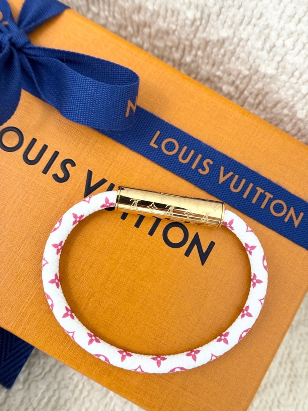 ✨NEW✨Louis Vuitton 2026 Monogram LV Confidential Bracelet 17 cm - White - Picture 5 of 10